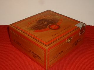 La Aurora Sirie Anniversario 107 Wood Cigar Box Dominican Republic
