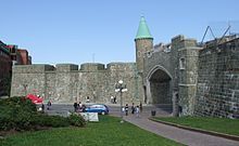 La porte Saint Jean et les fortifications depuis la place dYouville