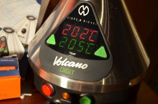Volcano Digital Vaporizer Unit with Solid Valve and New Bags in Mint