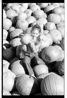 1985 35mm Negs Kids Looking for The Great Pumpkin 47