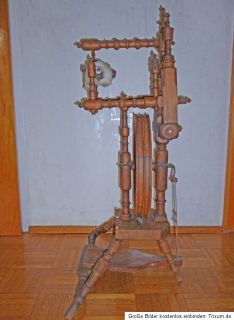 Sehr altes Hoch Spinnrad ca. 1850 1870 aufwendige Drechselarbeit
