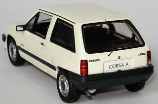 43 Opel Corsa A Luxus 1983 weiß white Dealer Edition