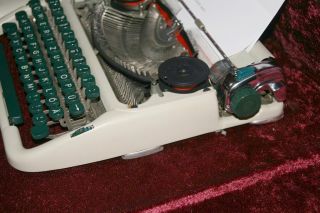 Vintage Kolibri Luxus   Typewriter by Groma 1950`s / DDR Reise
