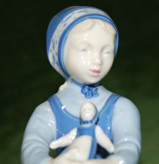 I184/ Porzellan Figur Porzellanfigur Mädchen m.Puppe Gräfenthal alt