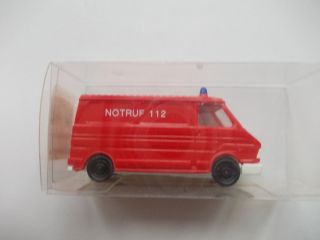 Praliné Nr.0305 Fiat 242 Feuerwehr Kastenwagen, schmale Schrift