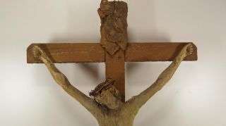 antiker Christus am Kreuze, Holz geschnitzt