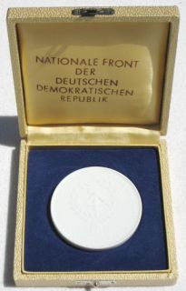 DDR Meißner Porzellan Medaille Nationale Front im Etui