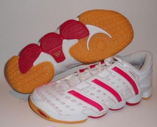 Paar neue adidas adiCore Women Handball Hallensportschuhe