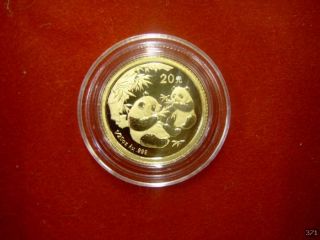Sie erhalten eine 1/20 oz 20 Yuan Gold China Panda 2006 in Münzdose.