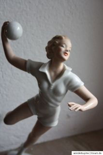 Wallendorf Volleyballspielerin aus Porzellan , gemarkt , sehr selten