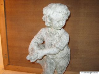 Steinfigur Skulptur Junge mit Holz Mann mit Patina 49,5cm