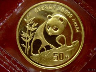 Sie erhalten eine 1/2 oz 50 Yuan Gold China Panda 1990 in Folie.