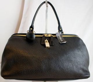 Kurzgrifftasche Dombeat, schwarz genarbtes Leder, 590 Euro