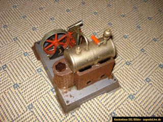 Alte Regina Blechkindernähmaschine+Eine kleine Dampfmaschine
