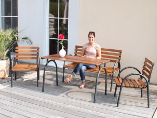 Tischauch in Kombination mit Bank und Stühlen als Garniturerhältlich