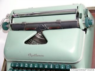 Es handelt sich hier um eine Schreibmaschine aus längst vergangenen