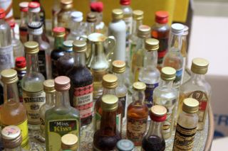 Über 70 Miniatur Alkohol Flaschen verschiedene Sorten