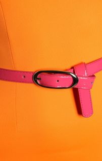 Auffälliges neon oranges Minikleid mit pinkem Gürtel