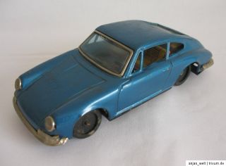 Alter blauer Porsche Yone Japan