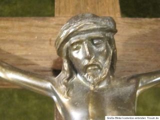Tolles Holzkreuz mit Jesus aus Bronze ???   ca. 50/60ger Jahre