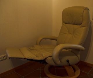 Leder Sessel beige runder Holzfuß Stil Stressless super verarbeitet
