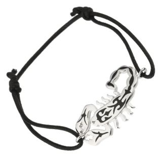Bracelet cordon de coloris noir habillé dune broderie en argent 925
