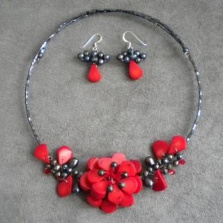 Memory Wire Red Coral and Pearl Floral Bouquet Jewelry Set (Thailand